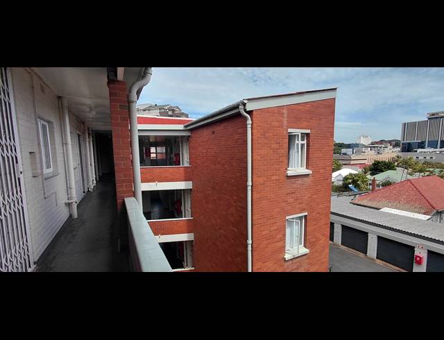1 BEDROOM TOWNHOUSE FOR SALE IN ESSENWOOD